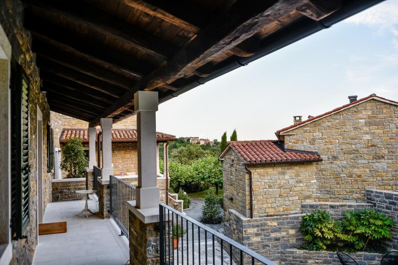 Apartamento L'Abbraccio Della Quercia Momjan Exterior foto