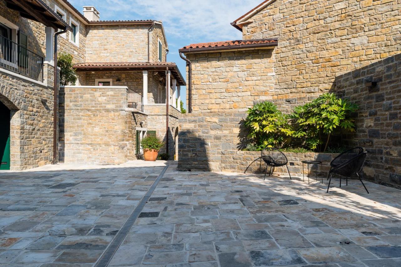 Apartamento L'Abbraccio Della Quercia Momjan Exterior foto